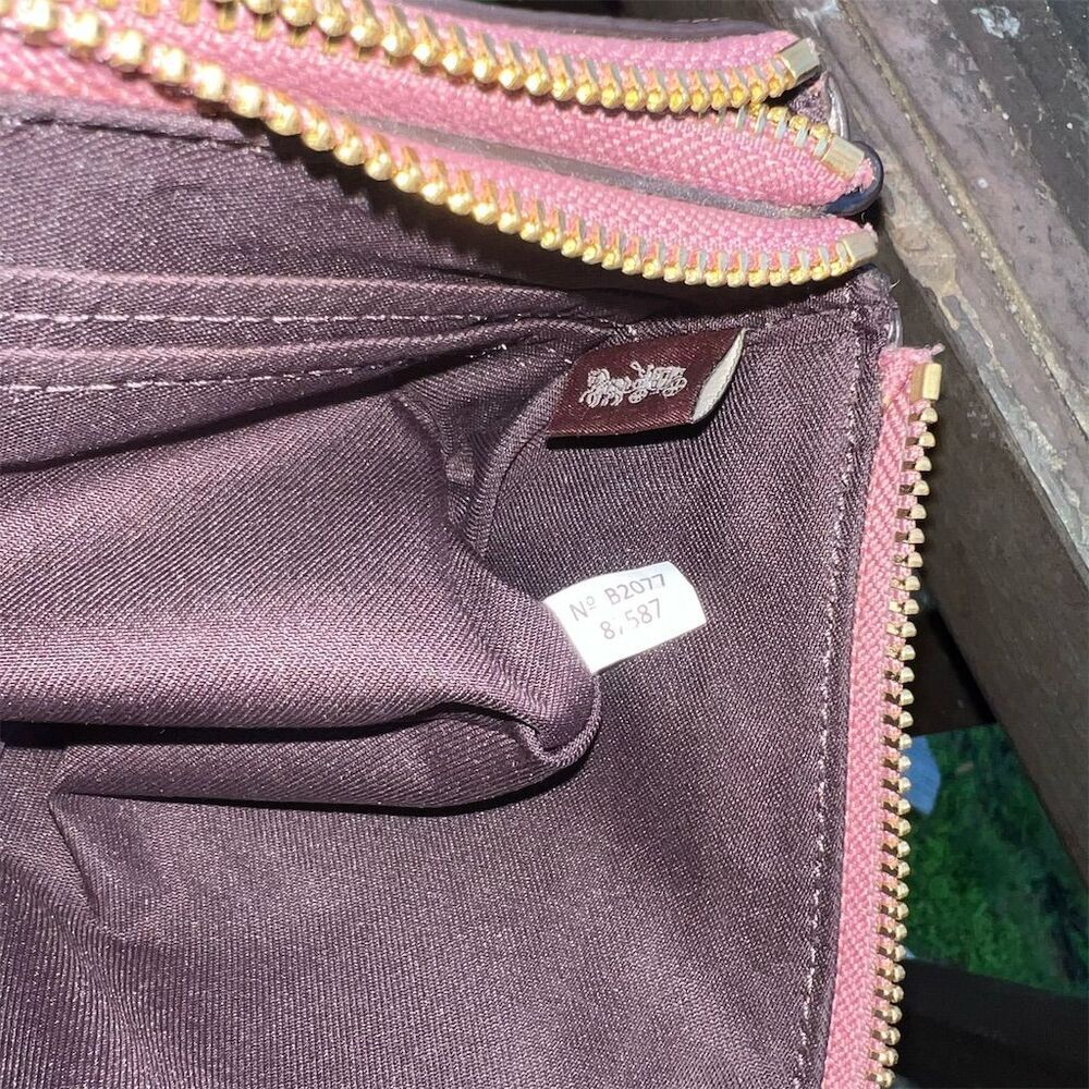 COACH Double Zip Wristlet Wallet Pink Pebbled Leather w Gold Hardware AUTHENTIC - Picture 8 of 8